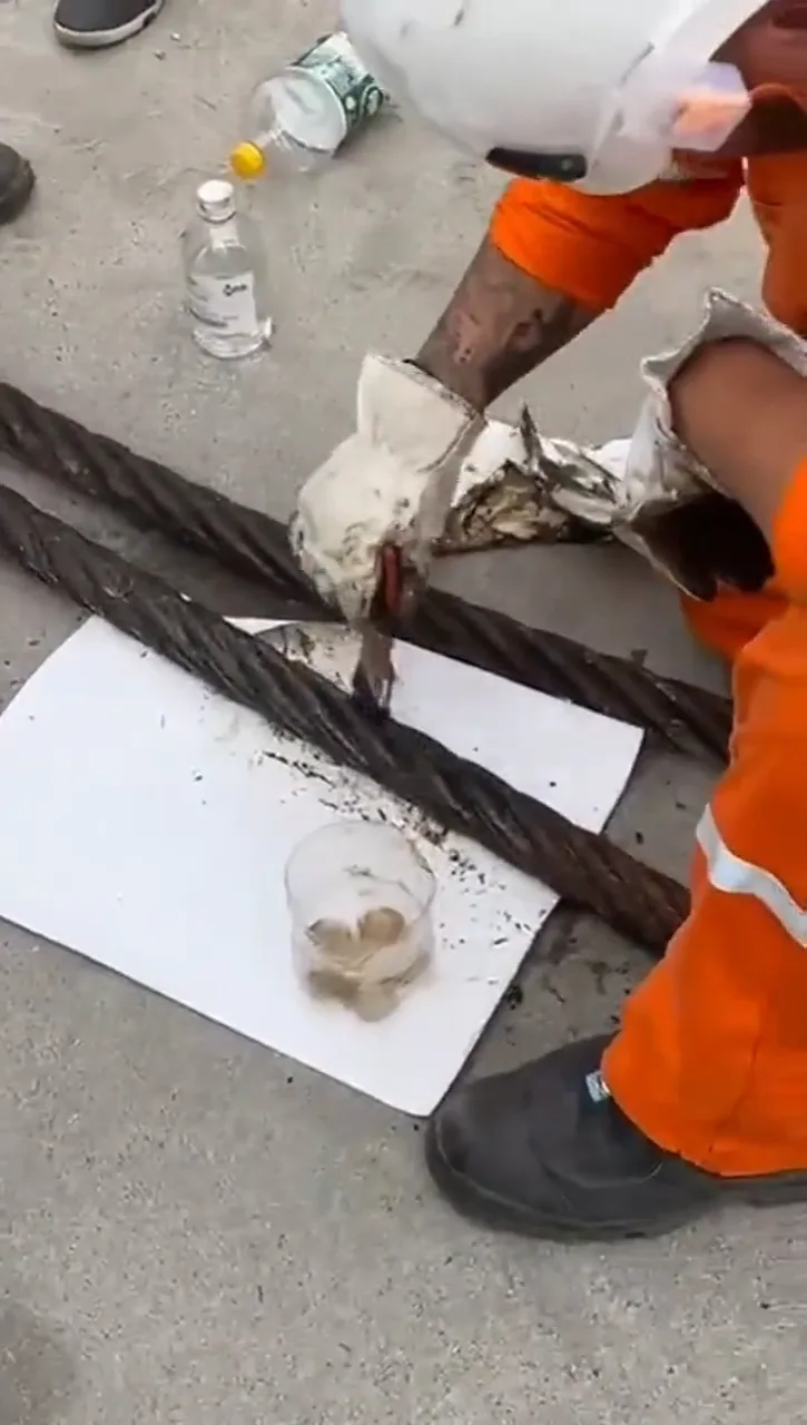 Limpeza e proteção de cabo de aço
